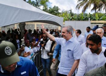 Abinader anuncia la construcción de invernaderos en Vallejuelo durante jornada “Primero Tú” de Propeep