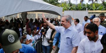 Abinader anuncia la construcción de invernaderos en Vallejuelo durante jornada “Primero Tú” de Propeep