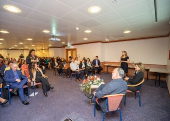 Vicepresidenta se reúne con dominicanos en Suiza