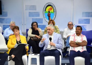 Miguel Vargas llama al liderazgo congresual a escuchar la iglesia en su carta pastoral