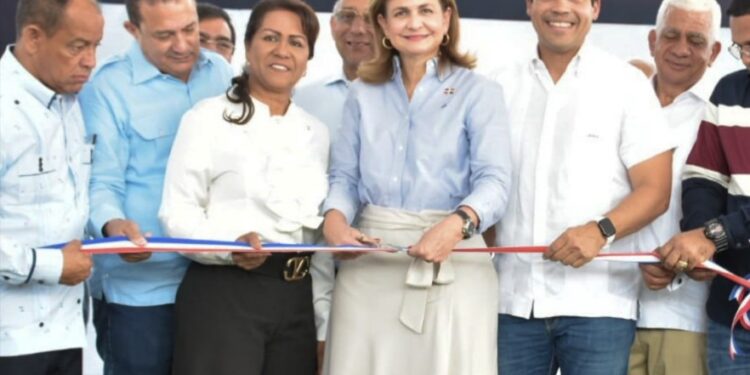 Gobierno inaugura planta de tratamiento de aguas residuales en Fantino