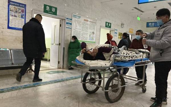 Las camas se agotan en el hospital de Beijing a medida que se propaga COVID-19