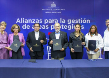 Medio Ambiente firman acuerdo para refuerzo en la gestión del Refugio de Vida Silvestre Bahía de Luperón