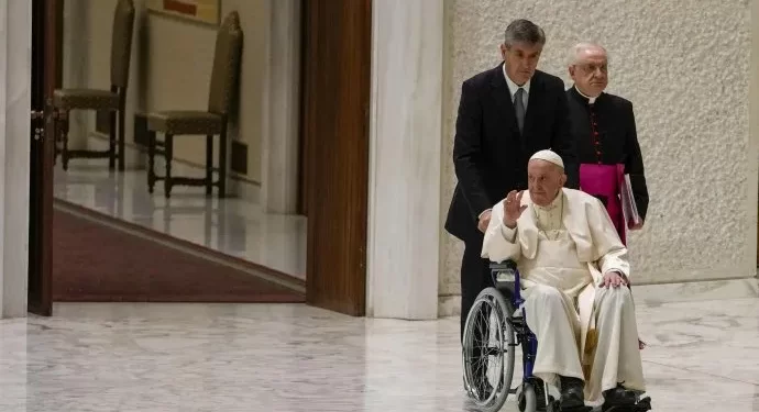 El papa Francisco llegó al Congo y se reunirá con el presidente del país en su primera actividad oficial
