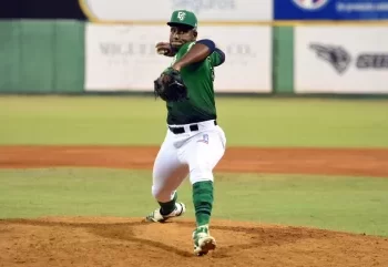 Candelario da jonrón, pitcheo responde y Estrellas ganan primero de la final a Tigres