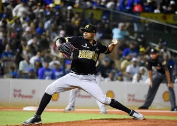 Águilas dominan al Licey y comparten el liderato con las Estrellas
