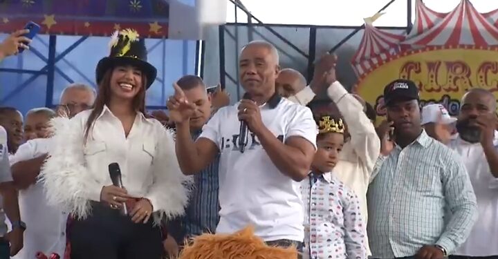 Betty  Gerónimo y  Francisco Fernández denuncian basura recolectada  por alcaldía de  SDN es lanzada a cañadas 