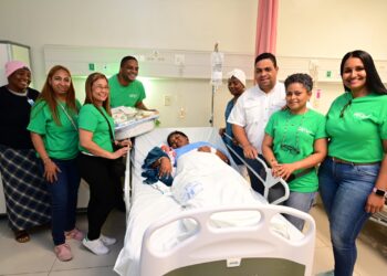 SeNaSa obsequia canastillas a los bebés nacidos en primeras horas del 2023 quienes se convierten en nuevos afiliados