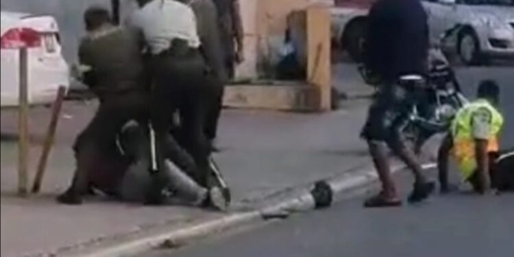 Imponen 3 meses prisión hombres arremetieron agentes de la DIGESETT