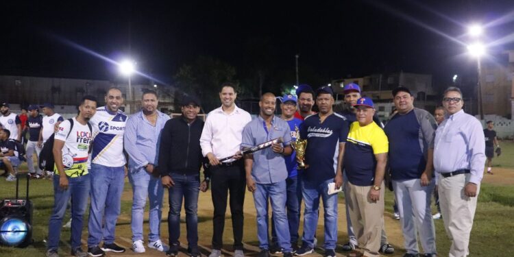 Club Los Saludables de Cristo Rey agradece apoyo del maestro Rafael Amador Figaris