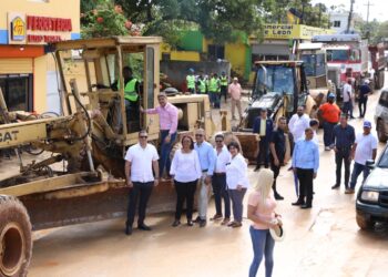 Llegan los Reyes Magos a Las Galeras, Samaná; Agricultura construye 44 km de caminos rurales