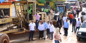 Llegan los Reyes Magos a Las Galeras, Samaná; Agricultura construye 44 km de caminos rurales