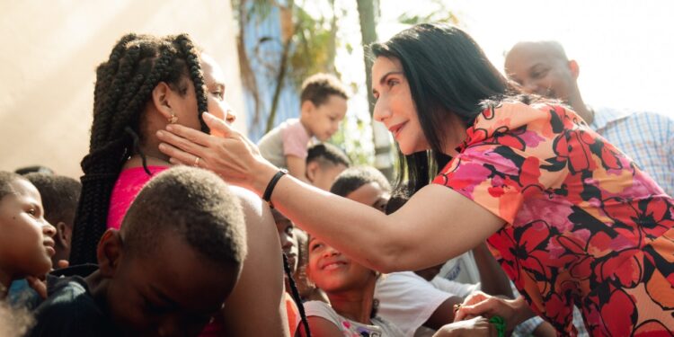 Primera dama celebra Día de los Reyes junto a niños y niñas del sector Las Cañitas