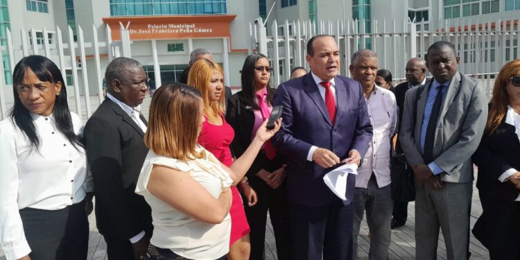 Surun someterá recursos jurídicos ante pretensiones de aprobación de Presupuesto sometido por alcalde SDE