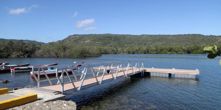 Abinader inaugura muelle de pescadores y de veleros en Bahía de Luperón en Puerto Plata