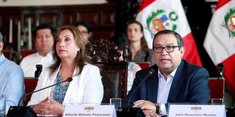 ﻿Presentan denuncia penal contra Dina Boluarte, Alberto Otárola y ministros por muertes manifestaciones