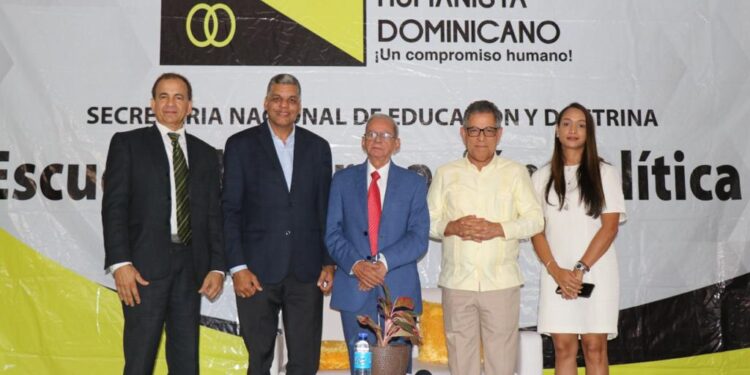 PHD reinaugura Escuela de Formación Política en Santiago