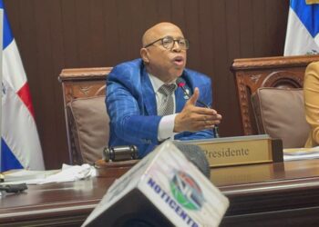 Pacheco dice Ejecutivo decidirá esta noche si extiende actual legislatura