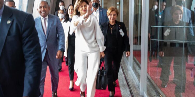 Vicepresidenta viajará este viernes a Suiza; participará en Foro Económico Mundial y FITUR 2023