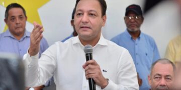 Abel Martínez "El Gobierno dice que le rinde el dinero mientras las familias dominicanas pierden calidad de vida"