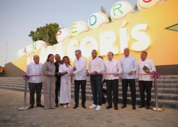 Abinader inaugura nuevas obras en SPM y entrega casi 3,000 certificados de títulos
