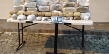 Policía Nacional ocupa 46 pacas de marihuana durante operativo en Los Ríos