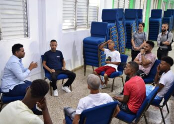 El artista cristiano Welb realiza actividad para indigentes