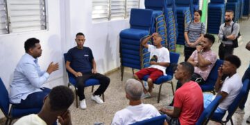 El artista cristiano Welb realiza actividad para indigentes