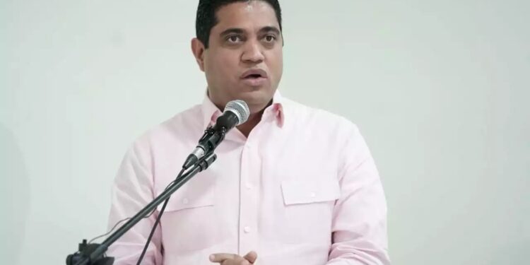 Alcalde de La Vega se solidariza con la situación de Multi Muebles