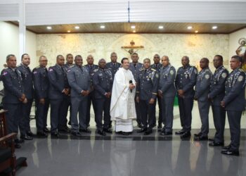 Oficiales de la promoción XXIX de Cadetes Juan Sánchez Ramírez celebran 30 años de carrera policial