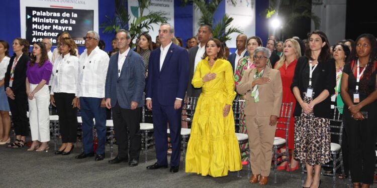 Abinader reafirma compromiso con el fortalecimiento y empoderamiento de la mujer