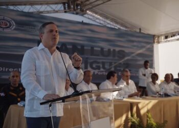 Presidente Abinader y Jean Luis Rodríguez inauguran nuevo muelle turístico y de pescadores