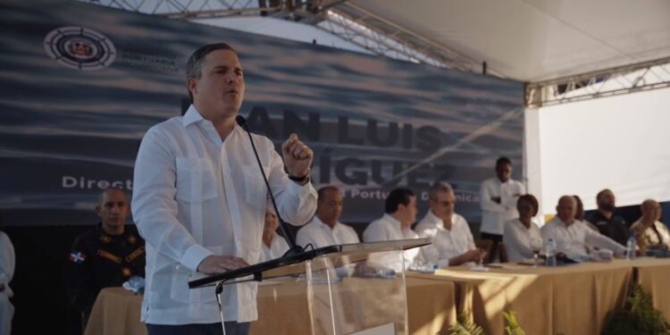 Presidente Abinader y Jean Luis Rodríguez inauguran nuevo muelle turístico y de pescadores