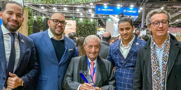 ApartamentosRD reconoce a Pepe Hidalgo presidente de Air Europa