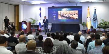 Wellington Arnaud, director del INAPA, ofrece conferencia en PUCMM sobre transformación servicio agua potable