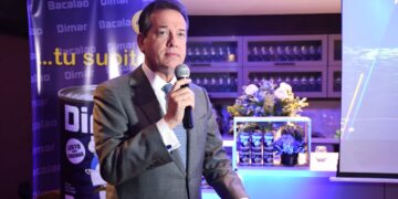 Ministro de Industria y Comercio apoya a emprendedores que reinvierten capitales