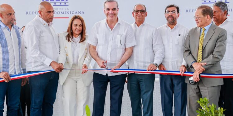 Abinader encabeza acto de inauguración de obras en la provincia Duarte