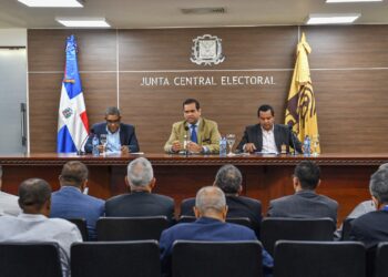 Direcciones de Elecciones, Informática y Voto Exterior JCE se reúnen con organizaciones políticas