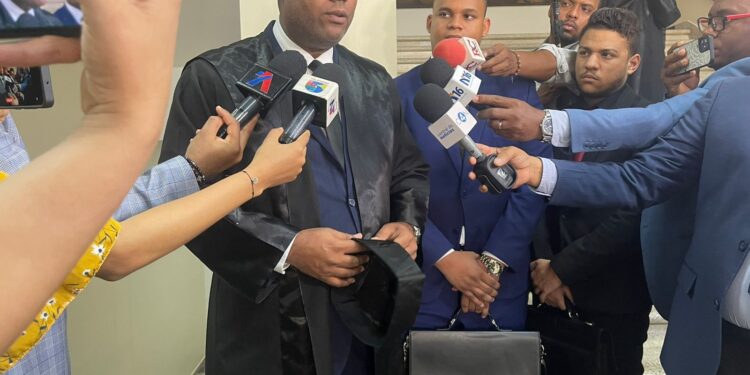 Reanudarán audiencia en la que demandan por 250 millones de dólares al equipo de la MLB, Los Texas Rangers