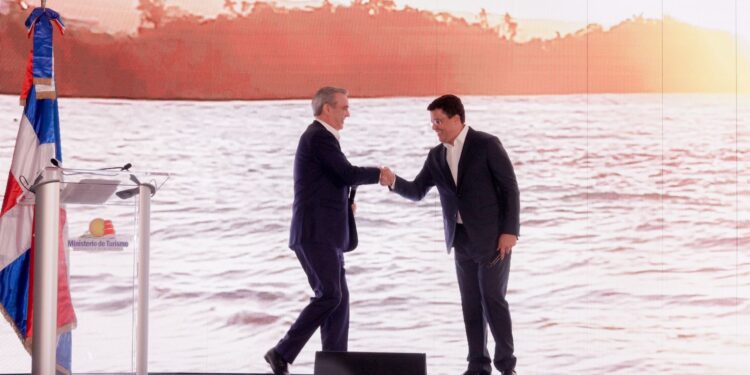 Abinader y ministro Collado inician en Miami presentaciones de promoción del país en Estados Unidos del 2023