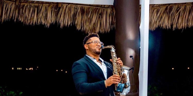 Darling Sax se destaca como solista del saxofón