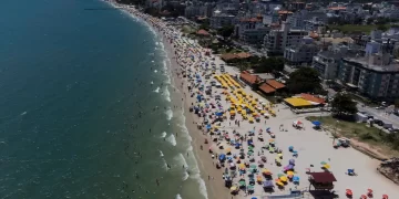 Alerta por un brote de diarrea en playas de Brasil