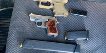 Apresan dos hombres por porte ilegal de tres armas de fuego