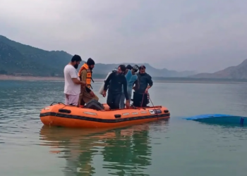 Mueren 51 personas, en su mayoría niños, en el hundimiento de un barco en Pakistán