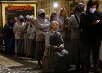 Capilla ardiente de Benedicto XVI abre por segundo día en espera del funeral