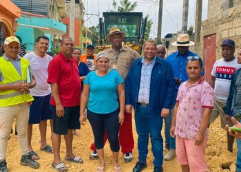 Alcalde Carlos Guzmán asegura velará para que trabajos de acondicionamiento de calles lleguen a todo SDN