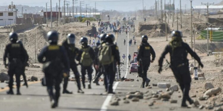 Paro nacional en Perú: Protestantes contra Dina Boluarte llegaron hasta Miraflores por tercera vez
