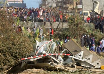 Encuentran las cajas negras del avión accidentado en Nepal