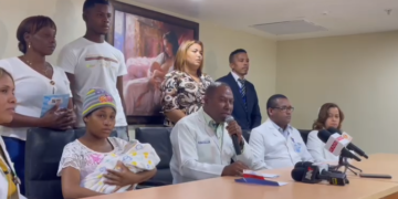 Dan de alta a madre y su niña que había sido raptada