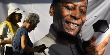 Brasil se prepara para enterrar a Pelé en ciudad que hizo meca del fútbol